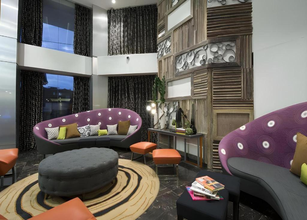 Hive Hotel Quezon City Exterior foto