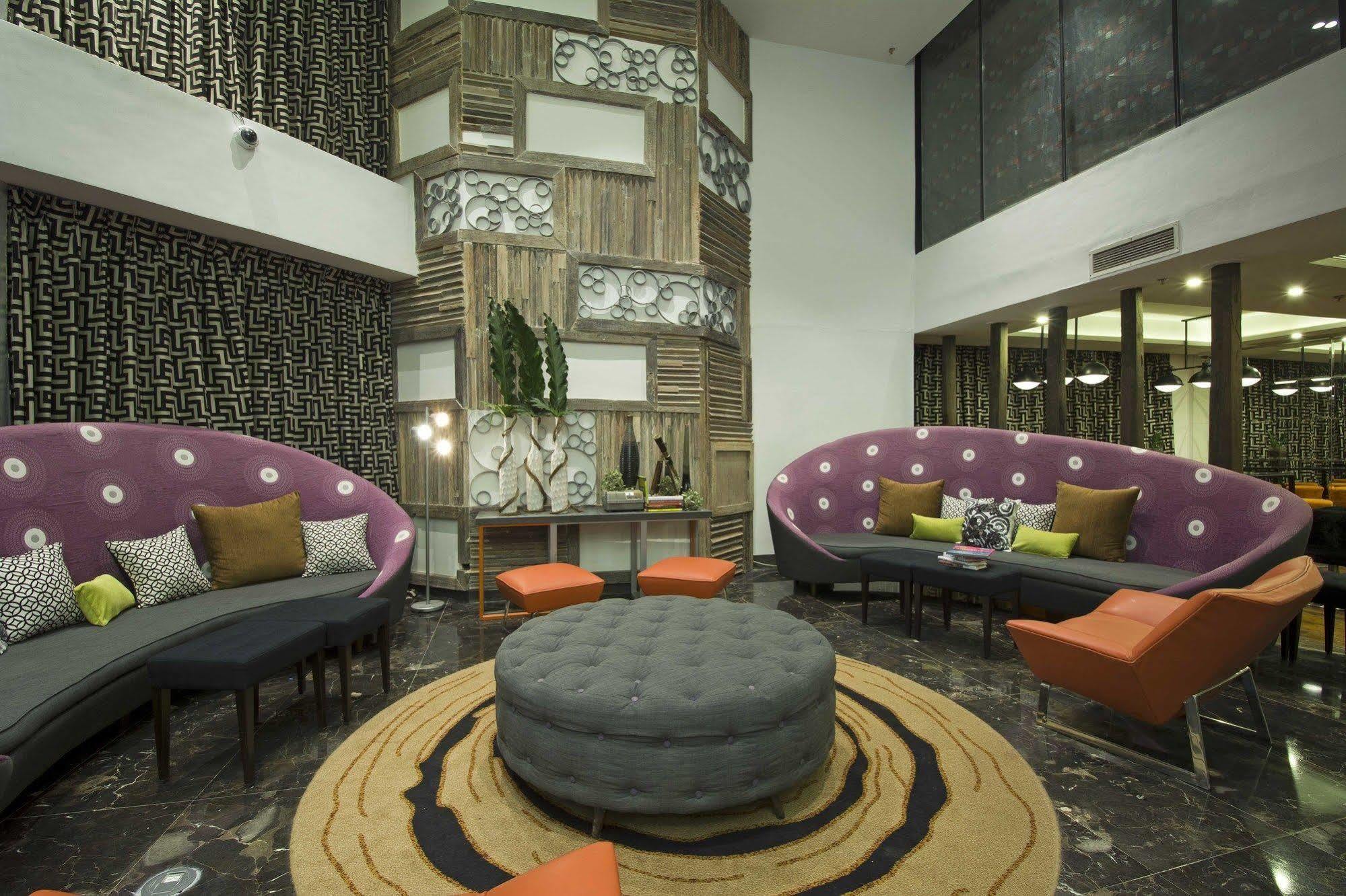 Hive Hotel Quezon City Exterior foto