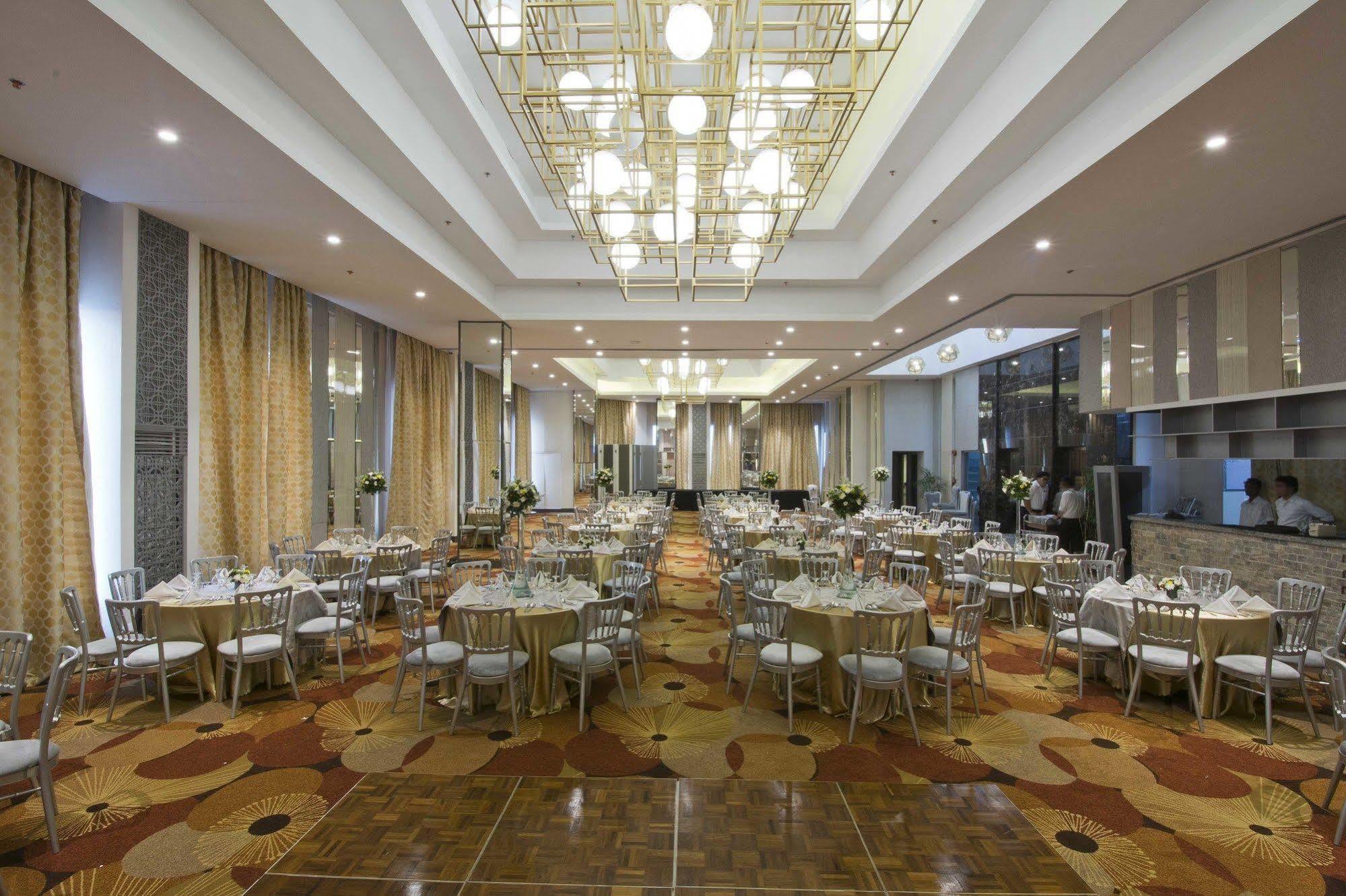 Hive Hotel Quezon City Exterior foto