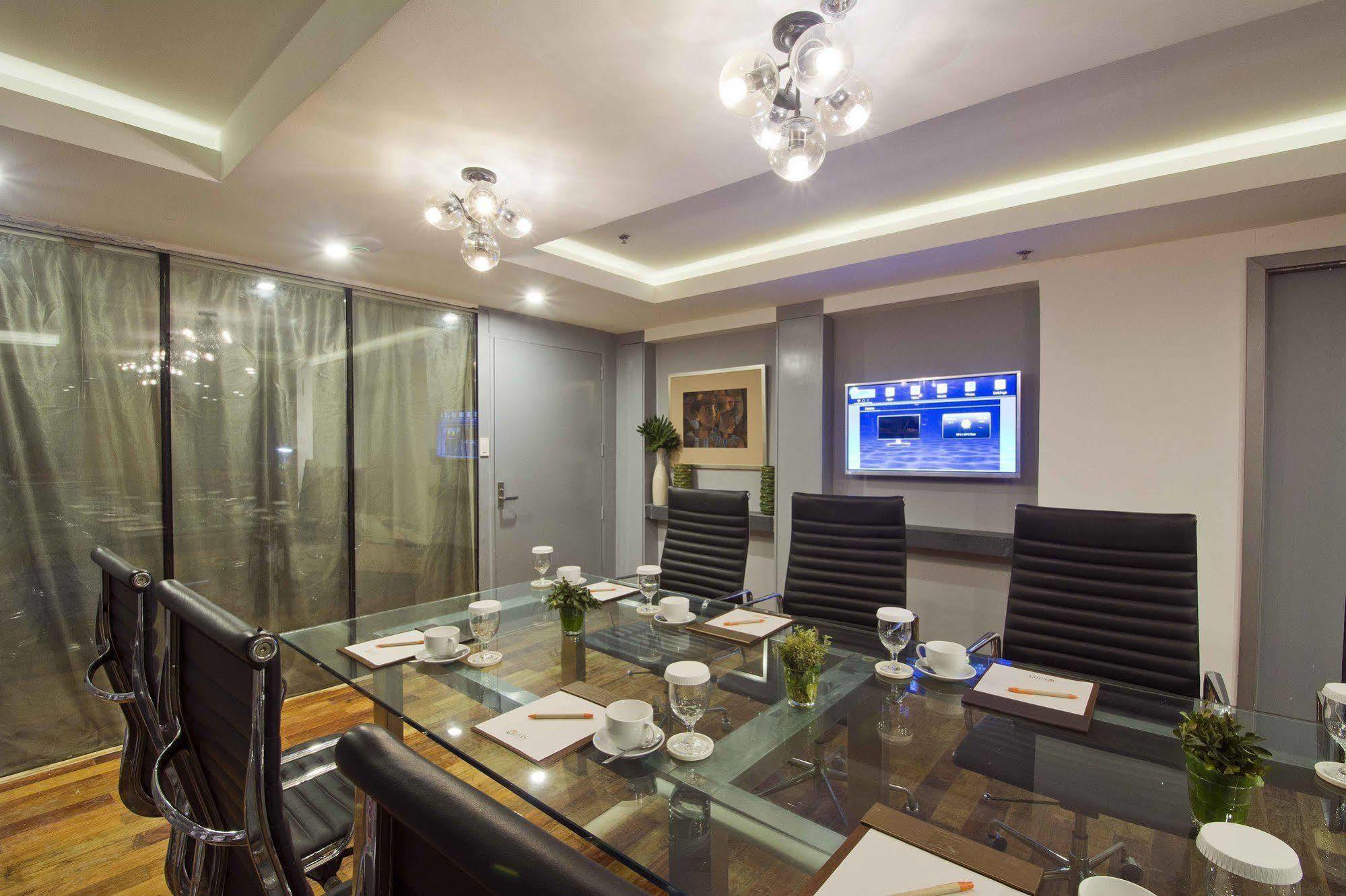 Hive Hotel Quezon City Exterior foto